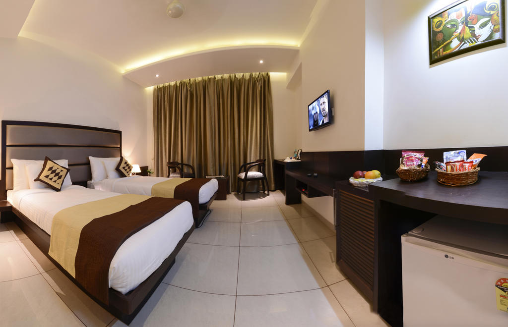 The Taj Vilas Agra  Room photo